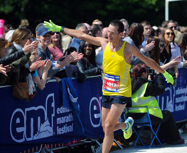 Runner interacting with crowd at the Edinburgh Marathon