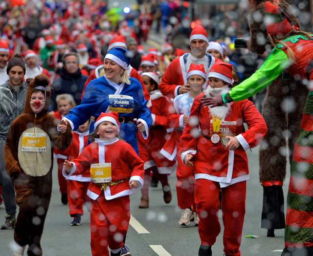 Santa Dash runners in Liverpool