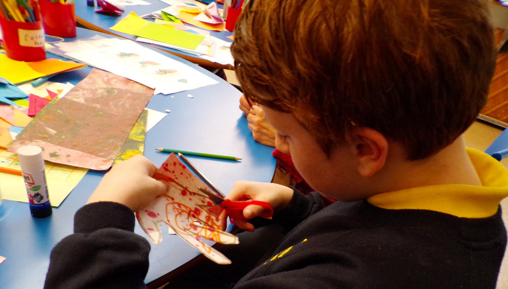 Our Brain Changer Arts Project provides occupational therapy through art & crafts