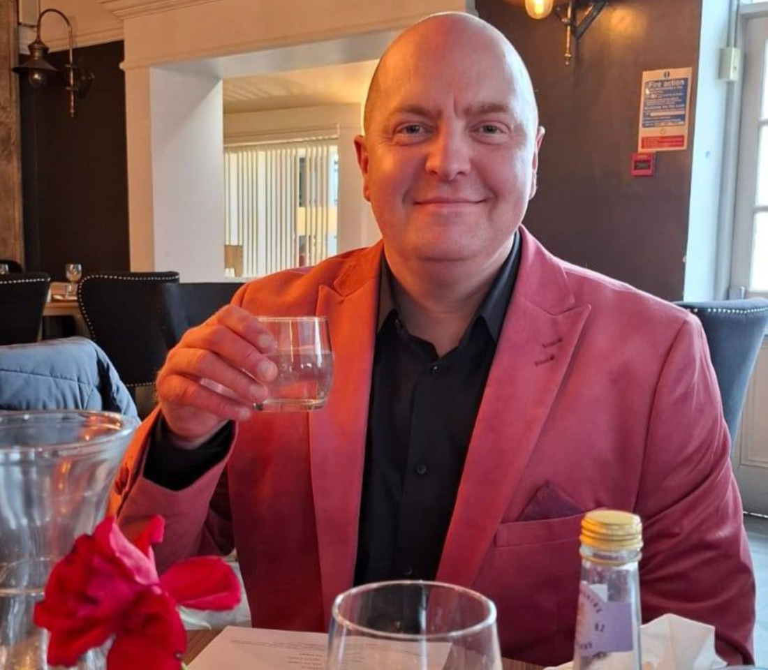 Picture of Andy Lloyd in pink suit